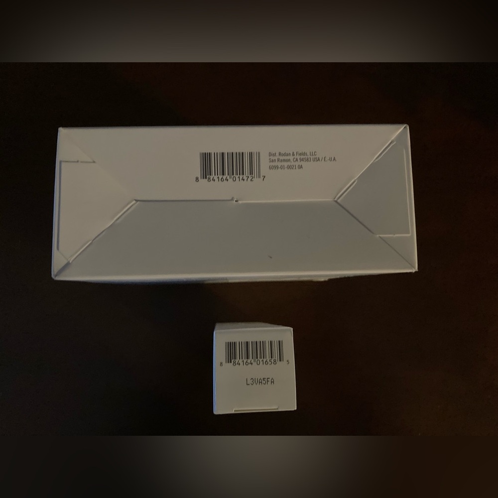New in Box -Rodan + Fields Amp MD Derma-Roller Kit - Picture 4 of 4